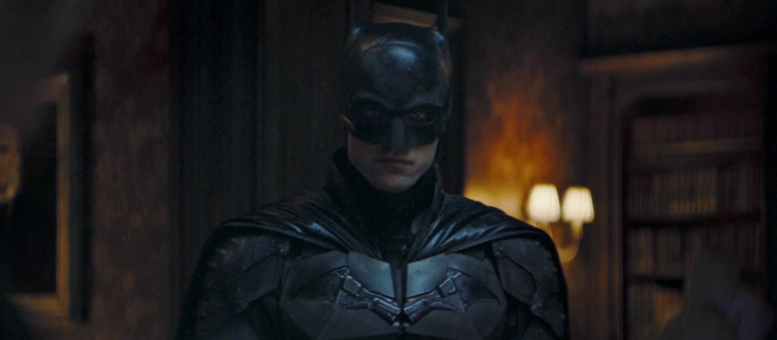 На новых фотографиях со съемок «Бэтмена» показали сразу два Бэтмобиля в светлое время суток