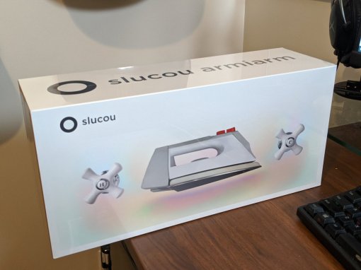 Facebook рассылала Oculus Quest 2 в коробке с изображением утюга