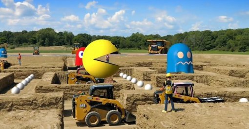 В Pac-Man сыграли с помощью бульдозеров и тракторов