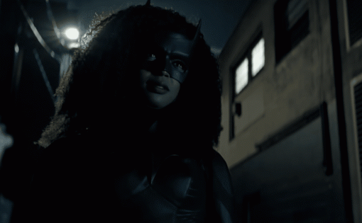 Пугало и обновленный бэтмобиль — это трейлер второго сезона «Бэтвумен» с новой героиней