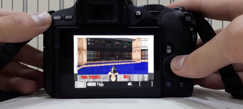 DOOM запустили на цифровой камере Canon