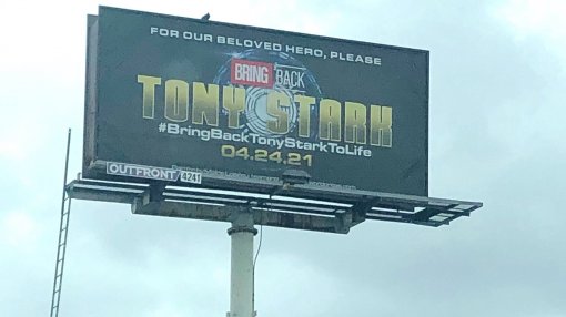 Фанаты попросили воскресить Тони Старка, разместив объявление на билборде