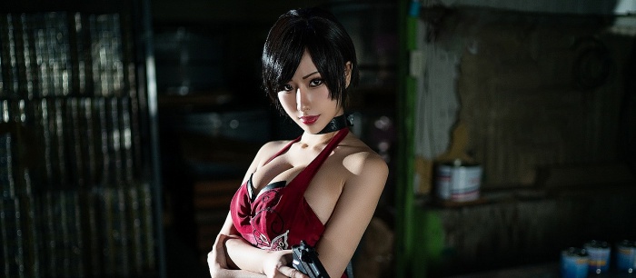 Красивый косплей Ады Вонг из Resident Evil 4 от стройной модели HaneAme